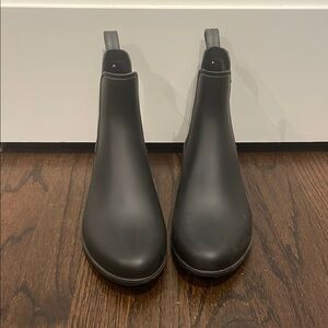 Black Rubber Chelsea Rainboots